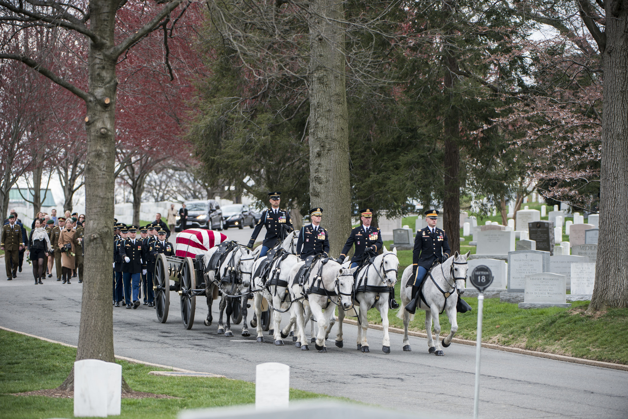 Old Guard caisson platoon conducts funeral escort