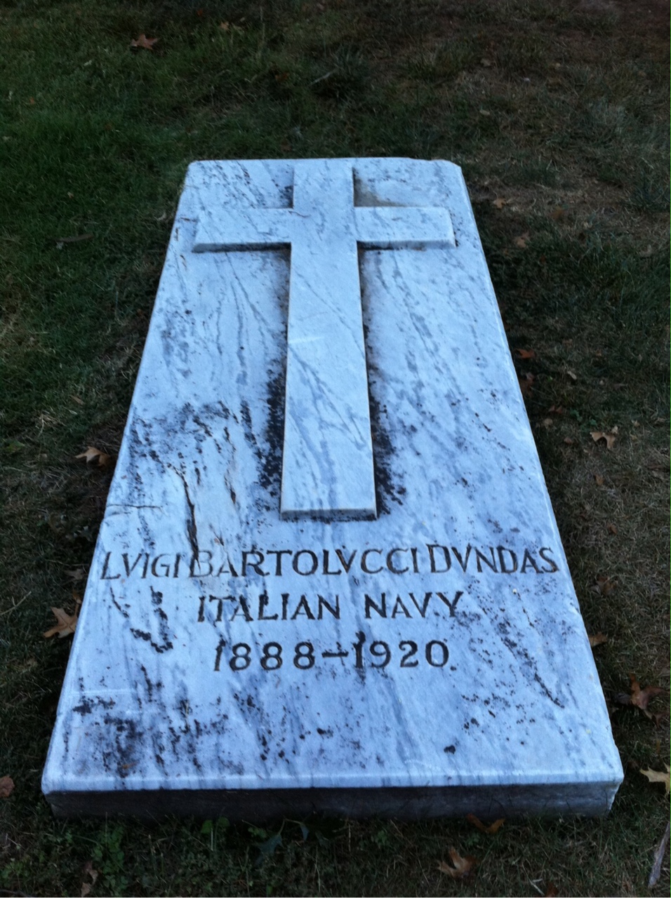 Headstone of Luigi Bartolucci-Dundas of the Italian Navy, one of the foreign nationals buried at Arlington National Cemetery