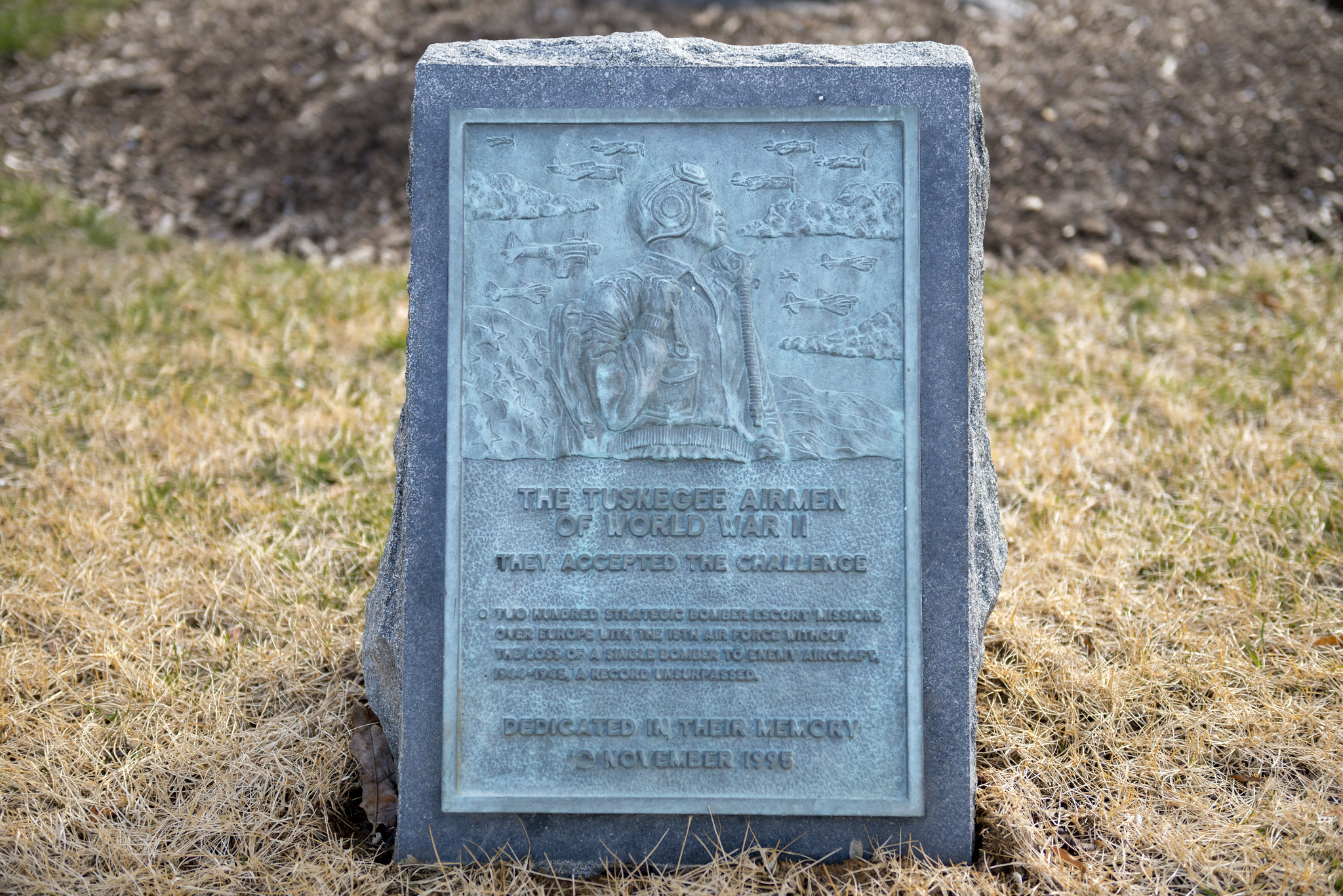 explore-notable-tuskegee-airmen explore-notable-tuskegee-airmen