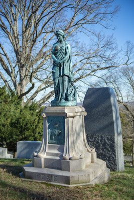 Vinnie Ream's statue of Sappho stands over her gravesite