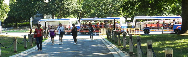 Visitors getting off the Tourmobile to walk on the grounds